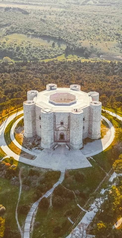 🏰 Castel del Monte: il mistero perfetto della Puglia tra storia, geometria e silenzio